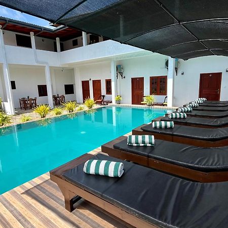 Sundowners Guesthouse Hikkaduwa Exterior foto