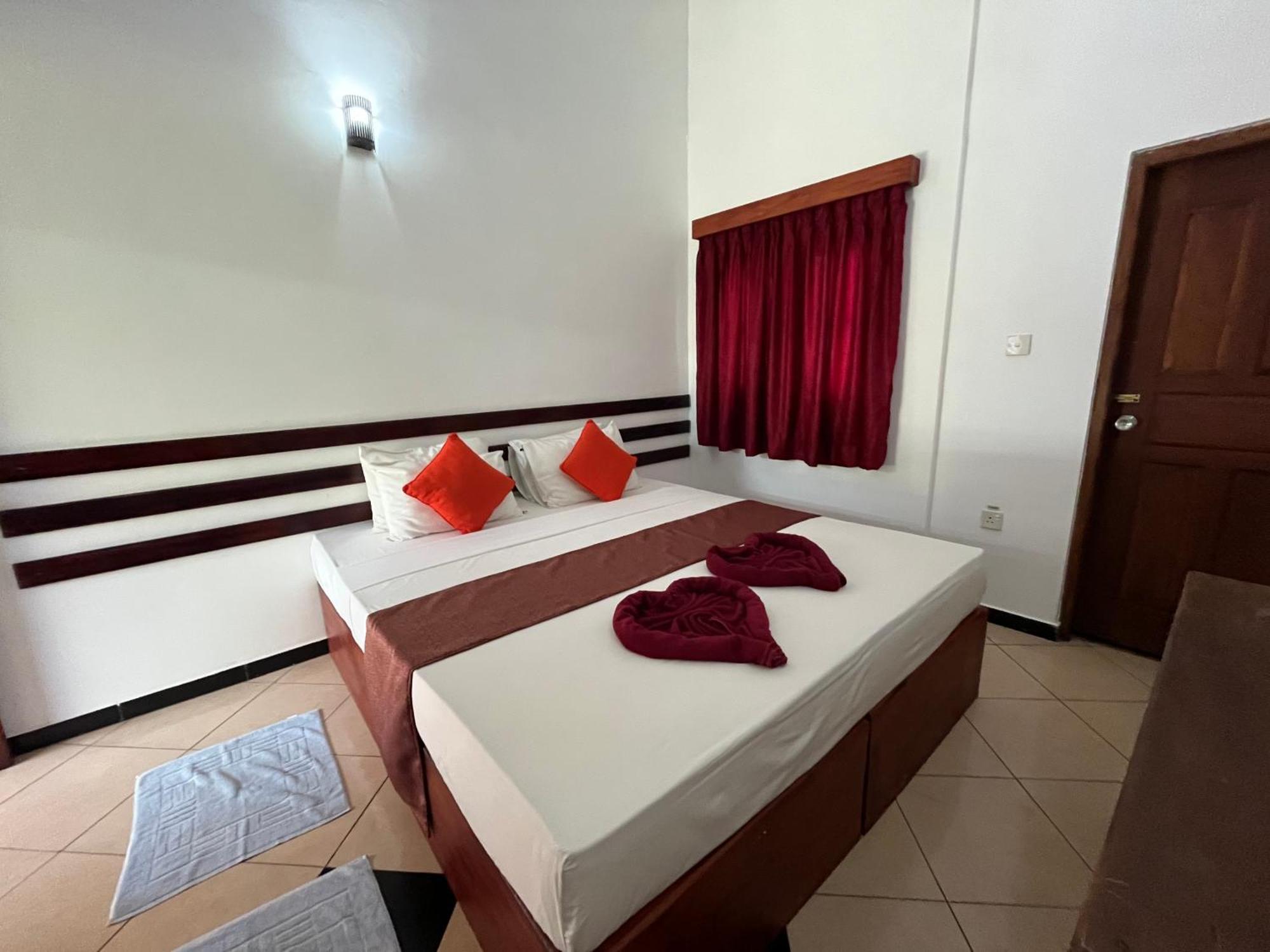Sundowners Guesthouse Hikkaduwa Habitación foto