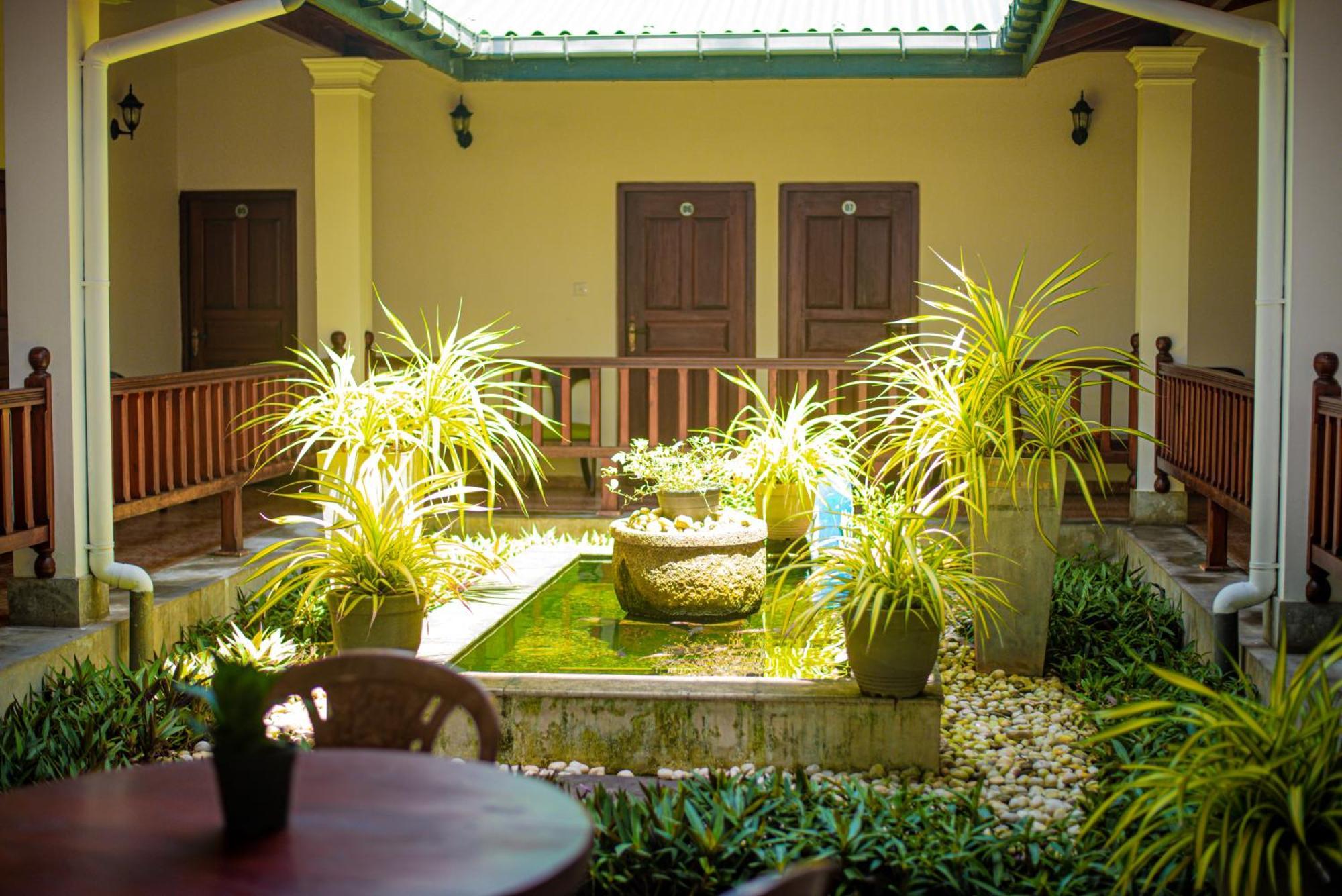 Sundowners Guesthouse Hikkaduwa Exterior foto