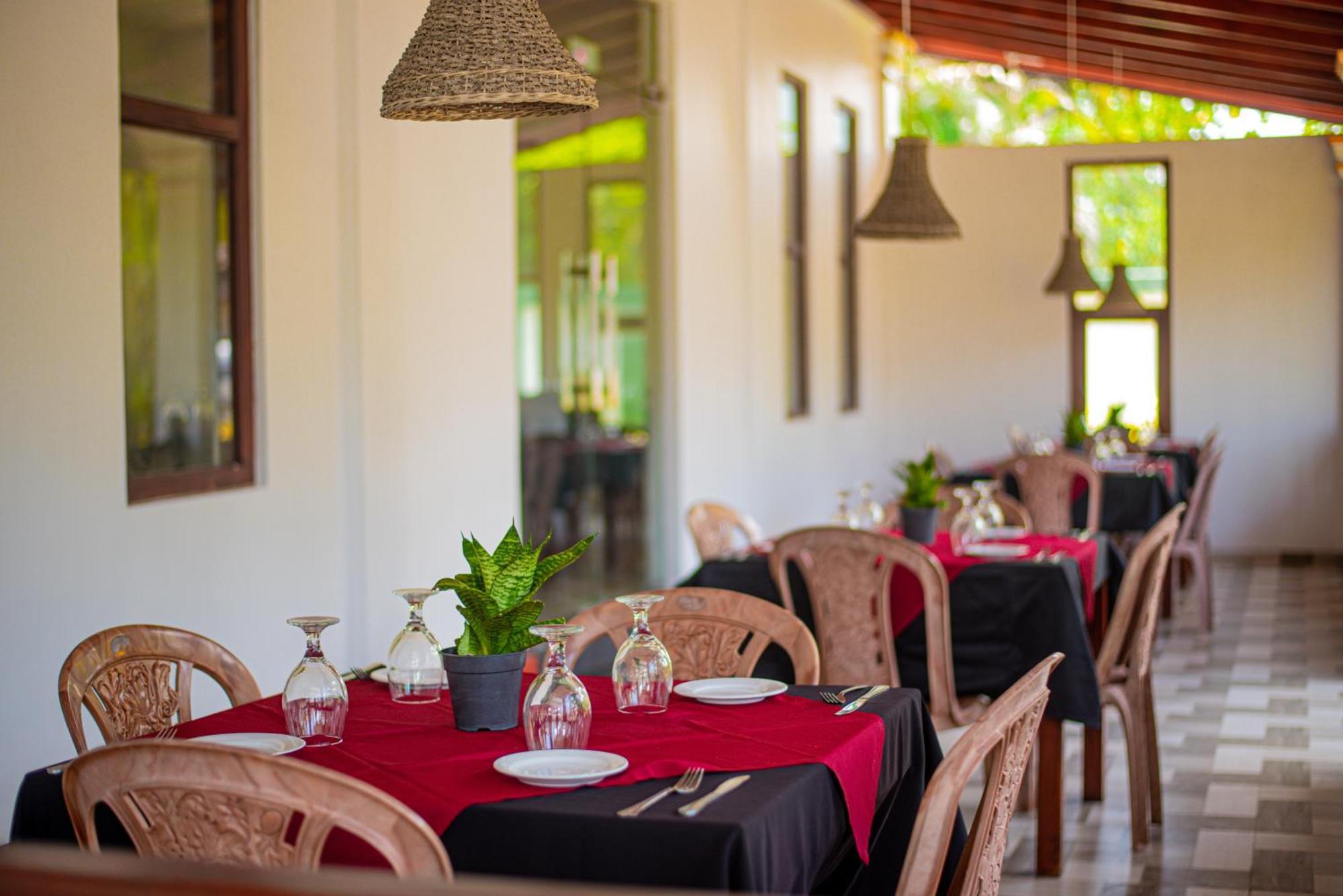 Sundowners Guesthouse Hikkaduwa Exterior foto