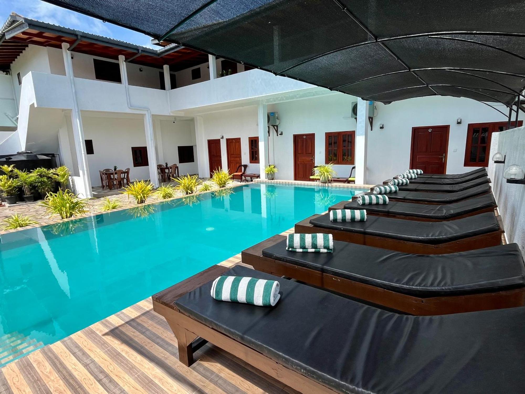 Sundowners Guesthouse Hikkaduwa Exterior foto