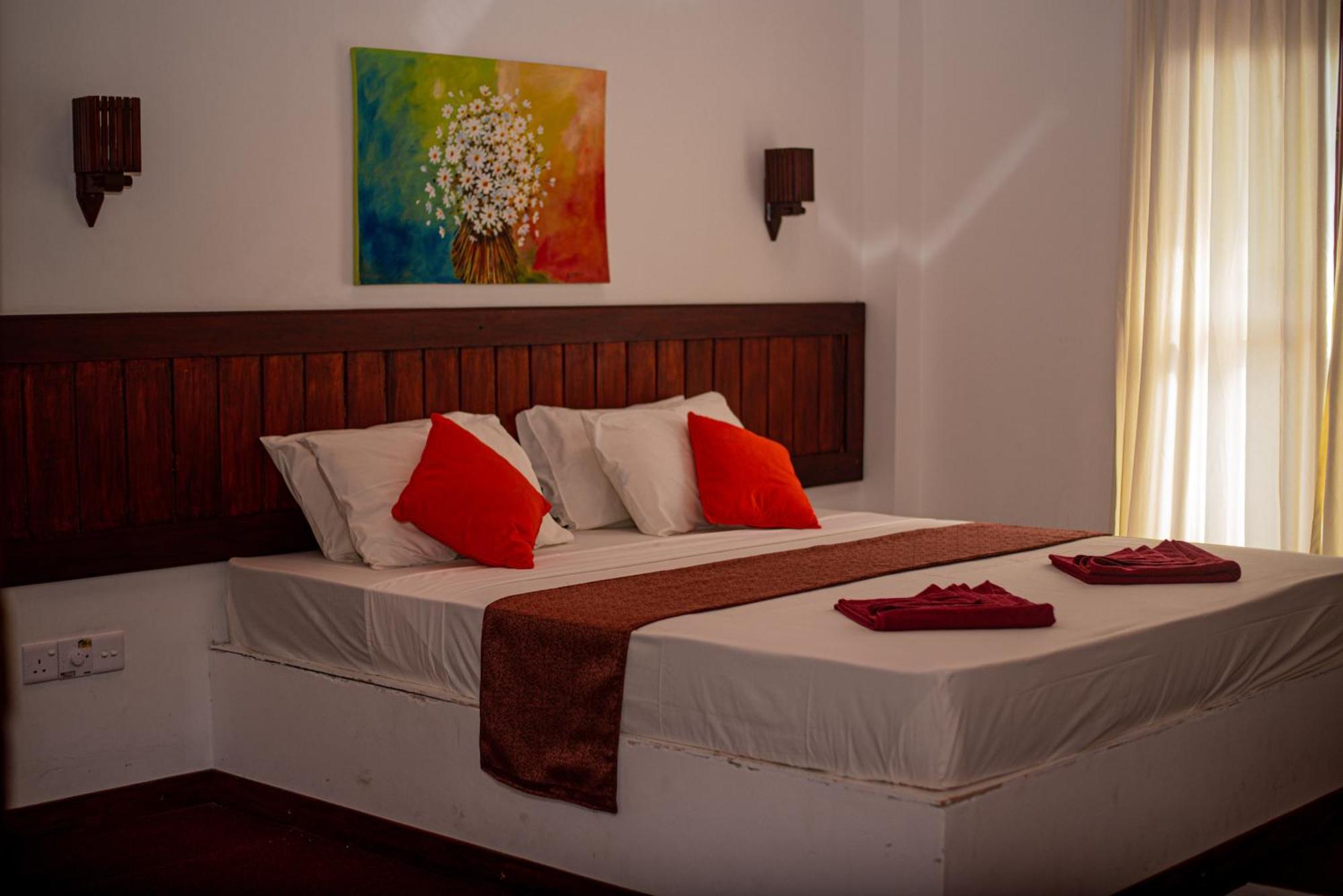 Sundowners Guesthouse Hikkaduwa Habitación foto